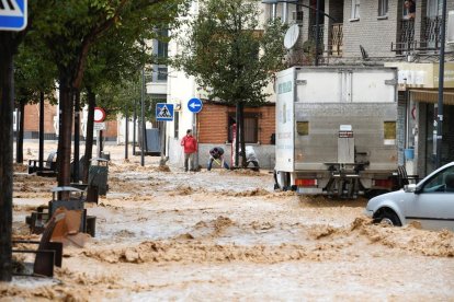 Els carrers d’Arganda del Rey, a Madrid, convertits en rius, ahir.