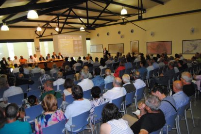 Un momento de la asamblea general de socios de la cooperativa de Ivars d’Urgell celebrada ayer.