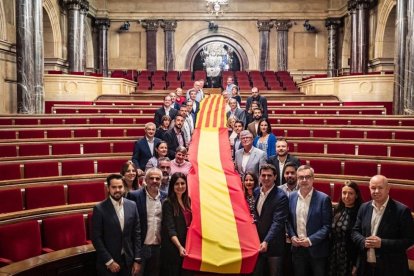 Albert Rivera al costat de la seua formació a Catalunya al Parlament.