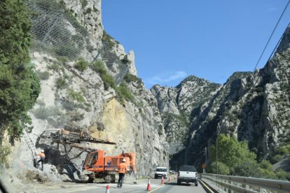 La plataforma del túnel de Tres Ponts demana explicacions per les obres