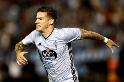 Santi Mina, durant un partit amb el Celta.