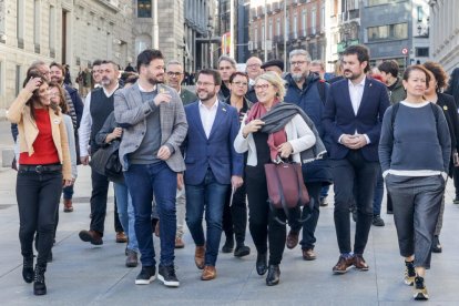 Los candidatos electos del Congreso y el Senado de ERC y Aragonès paseando por las calles de Madrid.