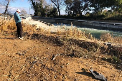 El coche cayó al canal el domingo por la mañana.