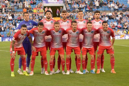 El equipo, formando para la foto de rigor antes de comenzar el partido.