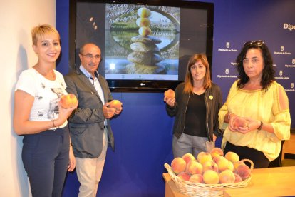 Las ediles Rosa Gràcia y Margareth Ojeda presentaron la Fira.