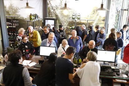 Durante la jornada los visitantes pudieron adquirir el aceite de La Granadella. 