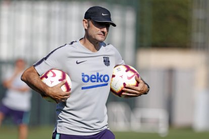 Ernesto Valverde, durant la sessió d’entrenament de la plantilla.