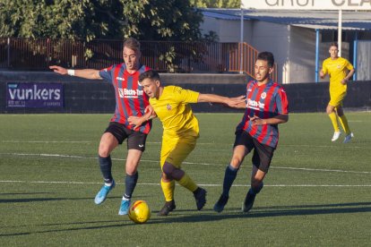 Una acció del partit jugat ahir a Tàrrega.