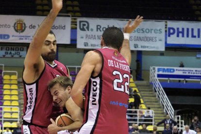 La defensa del Valladolid fue insuperable para los leridanos.