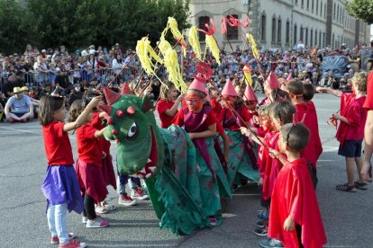 Durant tota la setmana els més petits han estat preparant les disfresses i el bestiari per mostrar-ho a l’Aquelarret.