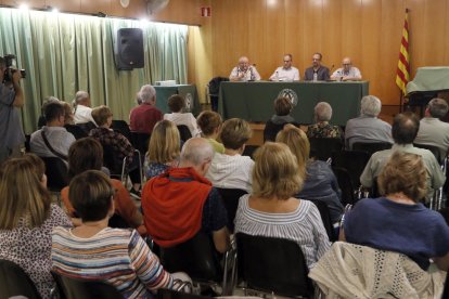 Decenas de personas asistieron a la presentación de actividades.