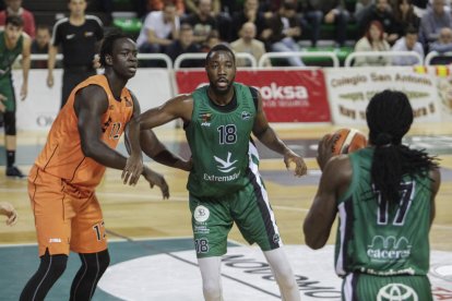 Ablaye Mbaye, durante el partido del viernes en Cáceres.