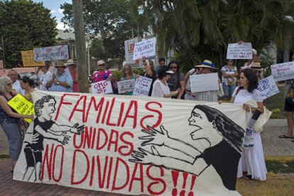 Protesta a Mèxic contra la separació de les famílies, dijous.