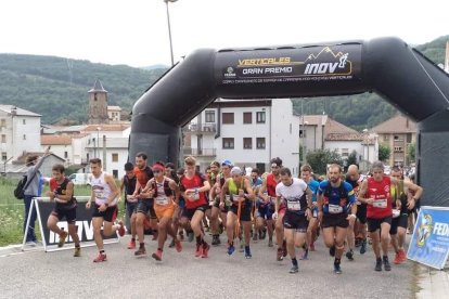 Els participants de la carrera, en els primers metres de la prova lleidatana.