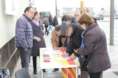 Lloc de recollida de firmes d’UJP-UGT, ahir, a Lleida.