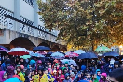 Mobilització dels escoltes aquest mes a les portes del local parroquial.