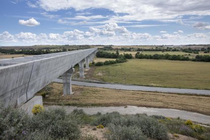 El canal principal del Segarra-Garrigues al seu pas pels Plans de Sió, on hi ha una gran zepa.