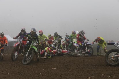 Un moment d’una de les carreres del Motocròs Ciutat de Lleida disputat al Circuit de Rufea.