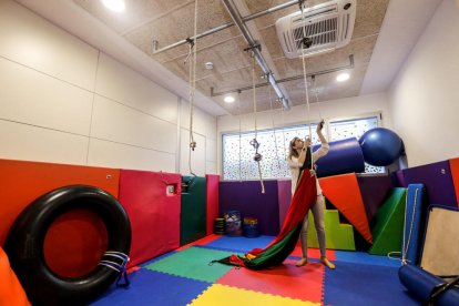 Vista de una de las salas dedicadas a la atención de niños y adolescentes en el área infantil-juvenil del Hospital Sant Joan de Déu de Lleida. 