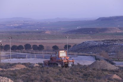 Las obras de ampliación del vertedero de Montoliu comenzaron en febrero y acabarán en breve.