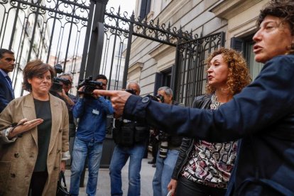 La vicepresidenta del Govern central al costat de les diputades al Congrés per ERC, la lleidatana Ester Capella i Teresa Jordà.