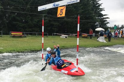 Núria Vilarrubla y Samuel Hernanz, debutaron ayer en la modalidad de canoa doble mixta.