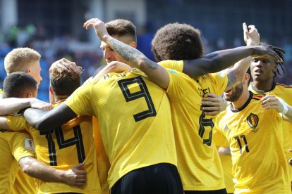 Los jugadores belgas celebran el tanto de Romelu Lukaku, el segundo del equipo y el segundo en la cuenta personal del jugador del Manchester United.