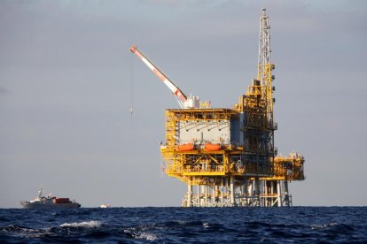 La plataforma marítima de Castor, frente a la costa de Vinaròs.