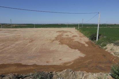 Els terrenys esplanats a prop del canal que acolliran la planta de compostatge.