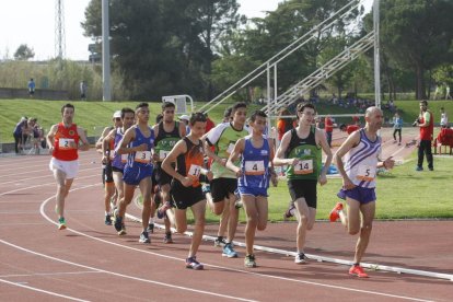 Un grupo de atletas durante una de las pruebas, ayer en Les Basses.