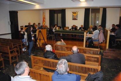 El pleno sin el alcalde, que estaba en el Parlament. 