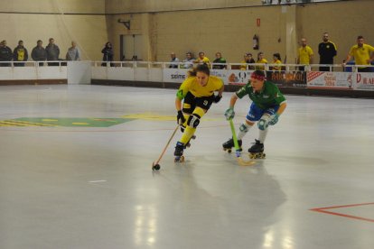 Joana Comas, amb la pilota en un partit d’aquesta temporada. 