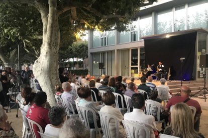 Un moment de l’actuació de Nogales i Hernando, al parc del Terrall de les Borges diumenge.