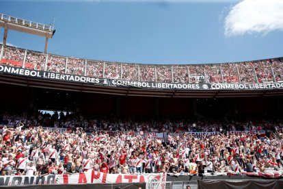 Els aficionats de River Plate, a les grades de l’estadi Monumental de Buenos Aires.