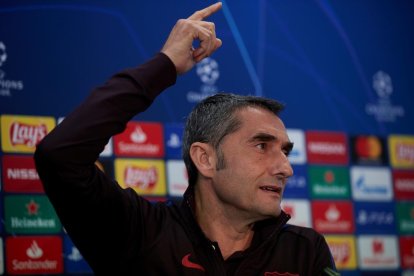 Ernesto Valverde durante la rueda de prensa previa al encuentro frente al Slavia de Praga.