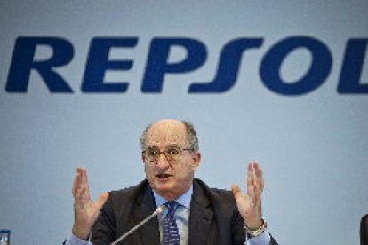 Repsol vende al fondo CVC su 20% en Gas Natural por 3.816 millones