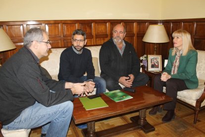 Els representants d’Unió de Pagesos, ahir, amb Inma Manso.