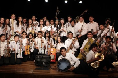 La Orquesta de Reciclados de Cateura es una formación filarmónica juvenil con instrumentos reciclados de materiales de la basura.