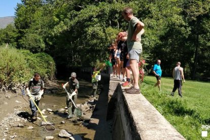 Actuació dels Rurals al canal hidroelèctric de Sort.