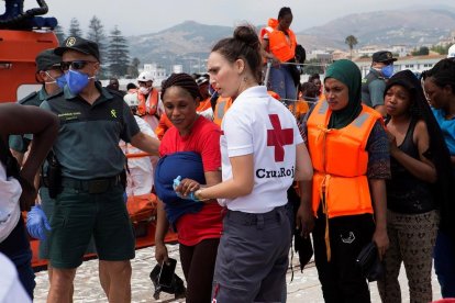 Arribada ahir a Motril d’immigrants rescatats a Alborán.