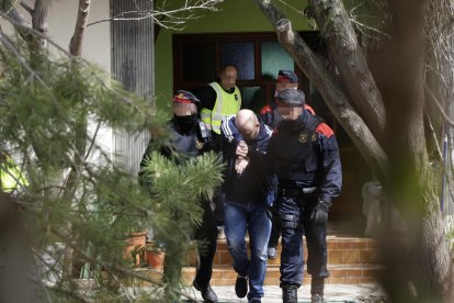 Moment de la detenció d’un dels dos capitostos de la xarxa a Lleida i detinguts al Poal