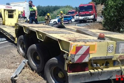 Un camió de Lleida té un accident a la C-12 a Ribera d’Ebre