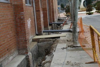 Las obras en la calle en la que se ubica el pabellón.