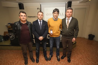 Alfred Joven, director del Inefc, el doctor Corbi, Sergi Matas y el doctor Peirau ayer en la FCF.