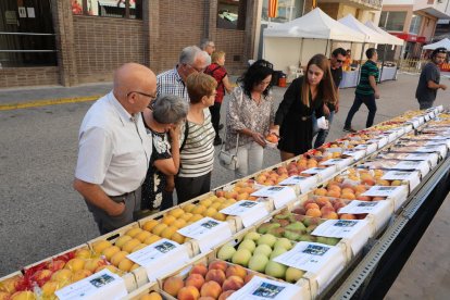 El préssec de Pinyana serà el protagonista aquest cap de setmana de la Fira d’Alfarràs, i Corbins va celebrar ahir la Fira de la Poma.