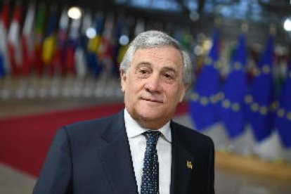 El president de l'Eurocambra es pinta un ull contra la violència masclista