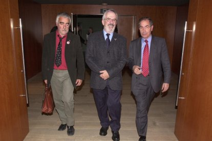 Antonio Fraguas, àlies Forges, flanquejat en un acte de la UdL el 2003.