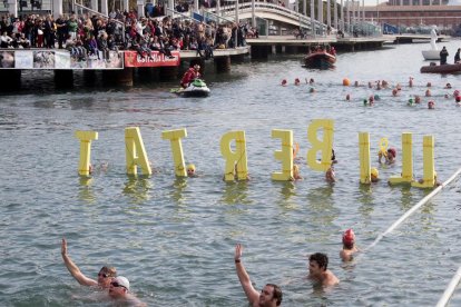 Els participants també van reivindicar la llibertat dels presos polítics catalans.