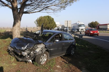 Herido al colisionar su vehículo con un camión en la autovía