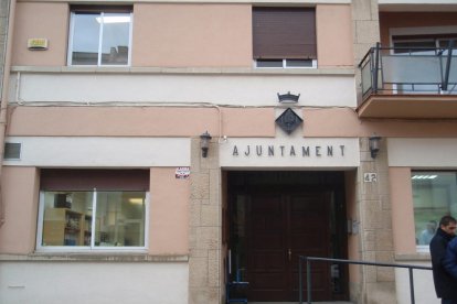 L’ajuntament d’Alpicat, al centre de la població.